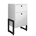 Mueble auxiliar de 2 cajones en blanco y metal negro, ideal como mesita de noche o cajonera de escritorio con diseño industrial moderno.