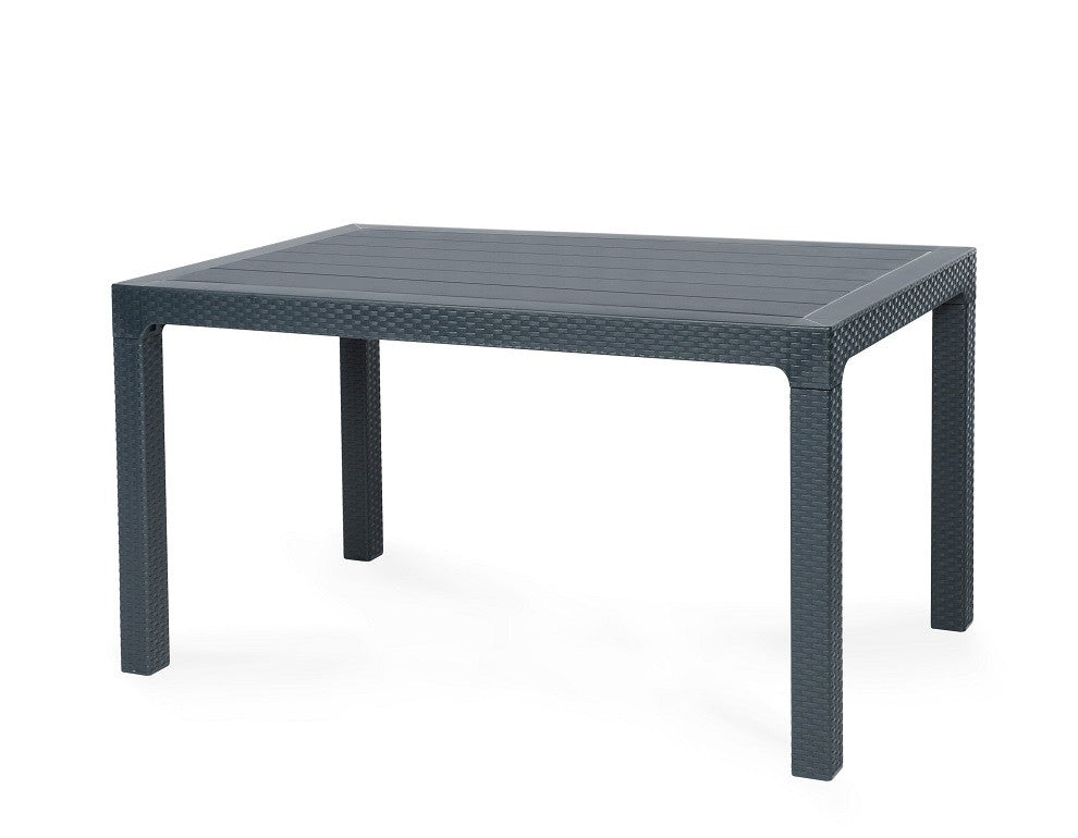 Mesa de comedor exterior color antracita con textura de ratán, ideal para terrazas y jardines privados en la Costa Blanca