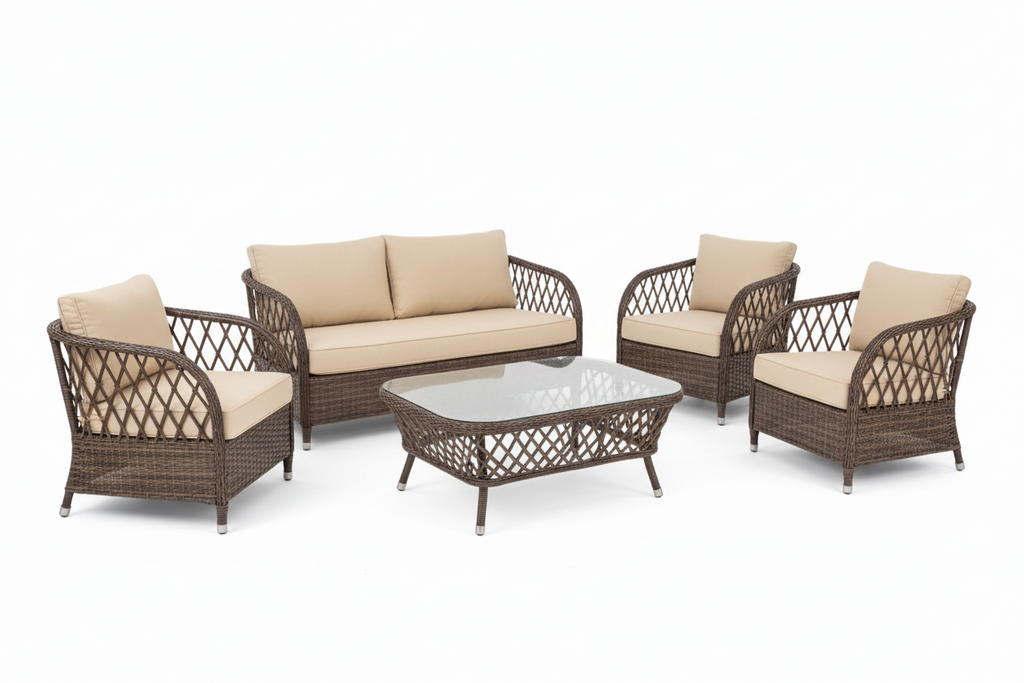 Conjunto de muebles de jardín color chocolate con diseño de ratán, incluyendo sofá de dos plazas, sillones y mesa baja, ideal para terrazas en la Costa Blanca