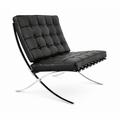 Silla de diseño BARNA en similpiel negra con estructura de pletina de acero inoxidable brillo.