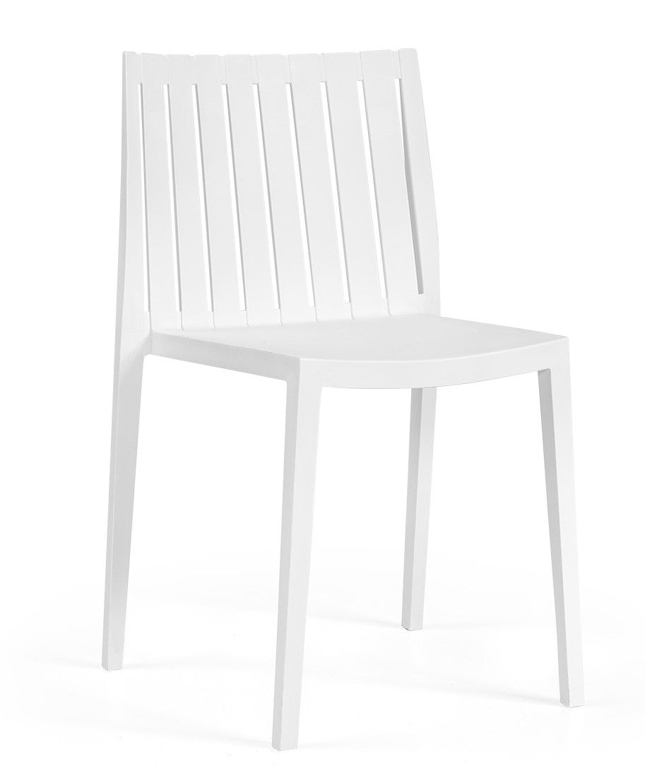 Silla de polipropileno apilable blanca modelo CHOPIN sin brazos, fabricada en resina de alta resistencia fácil de limpiar para comedor y terraza de Muebles Mercatoro