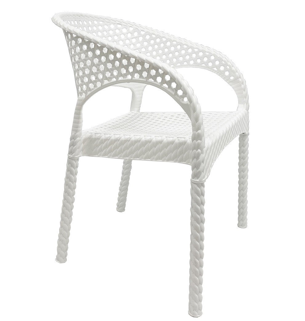 Sillón apilable blanco con textura de ratán y patas de acero para terrazas y jardines en Torrevieja