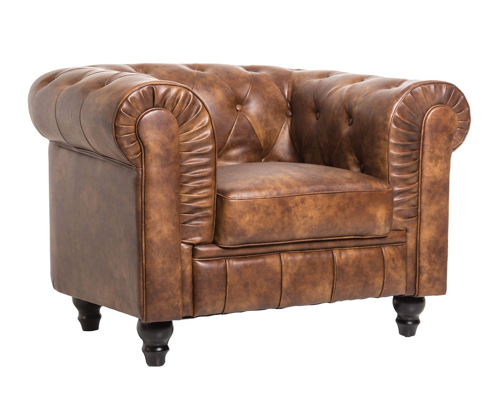 Sillón de diseño tapizado en similpiel color cuero viejo de tono cálido y terroso, perfil generoso y cojín de asiento integrado.