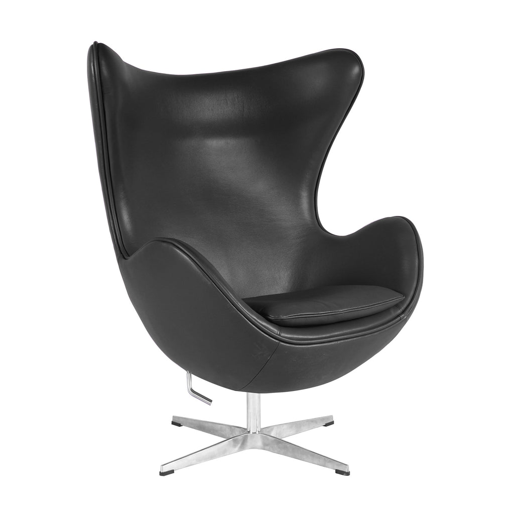 Sillón de diseño EG giratorio en similpiel negra, estructura de fibra de vidrio, base y columna cromada, mecanismo basculante. Disponible en otros colores. Certificado UNE.