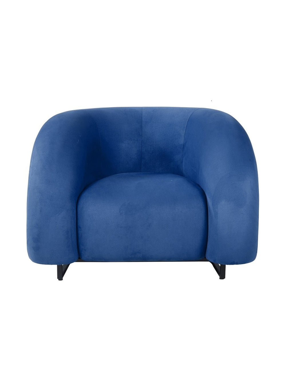Sillón de diseño KARLOVY tapizado en tejido velvet color azul profundo, con base metálica de acabado epoxi negro. 