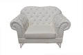 Sillón de diseño LOREN en similpiel blanca con botones brillantes y base de acero inoxidable, perfecto para salones modernos en la Costa Brava