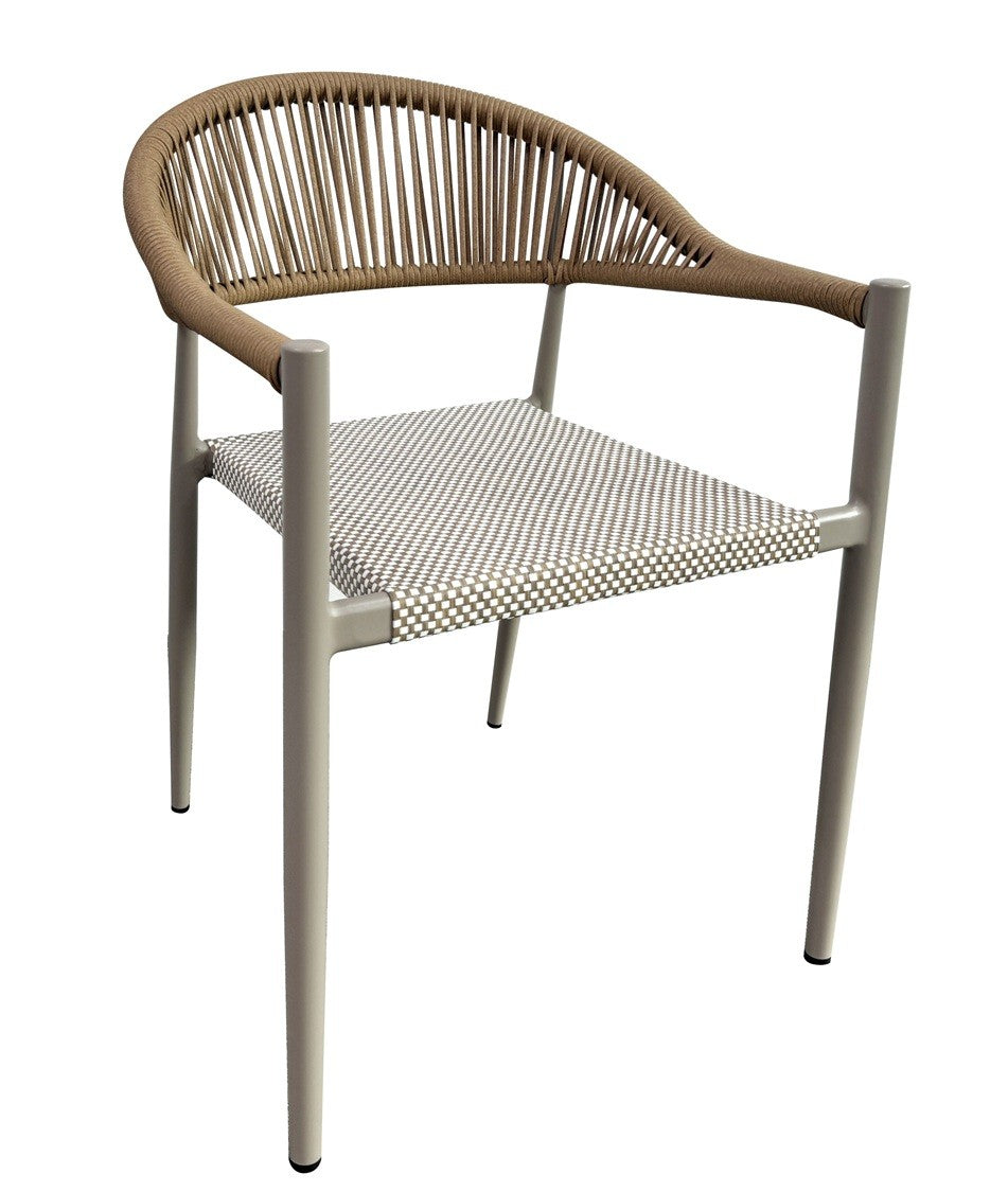 El sillón Monaco combinando diseño contemporáneo con máxima resistencia en Torrevieja