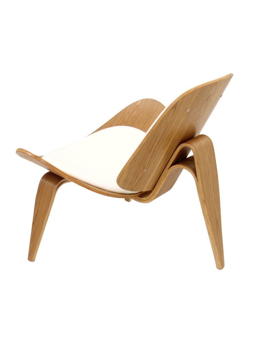 Detalle del tapizado en similpiel blanca del sillón de diseño NORDIC sobre armazón de madera