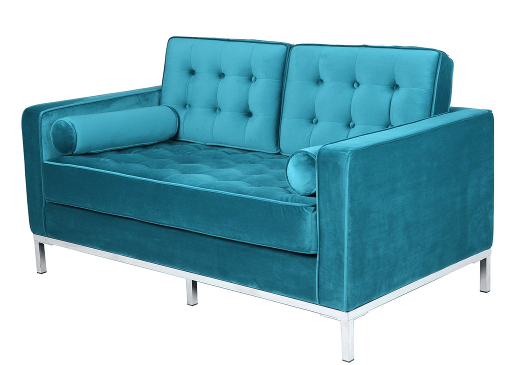Sofá 2 plazas en velvet turquesa con base de acero inoxidable brillo, armazón de madera y espuma de alta densidad