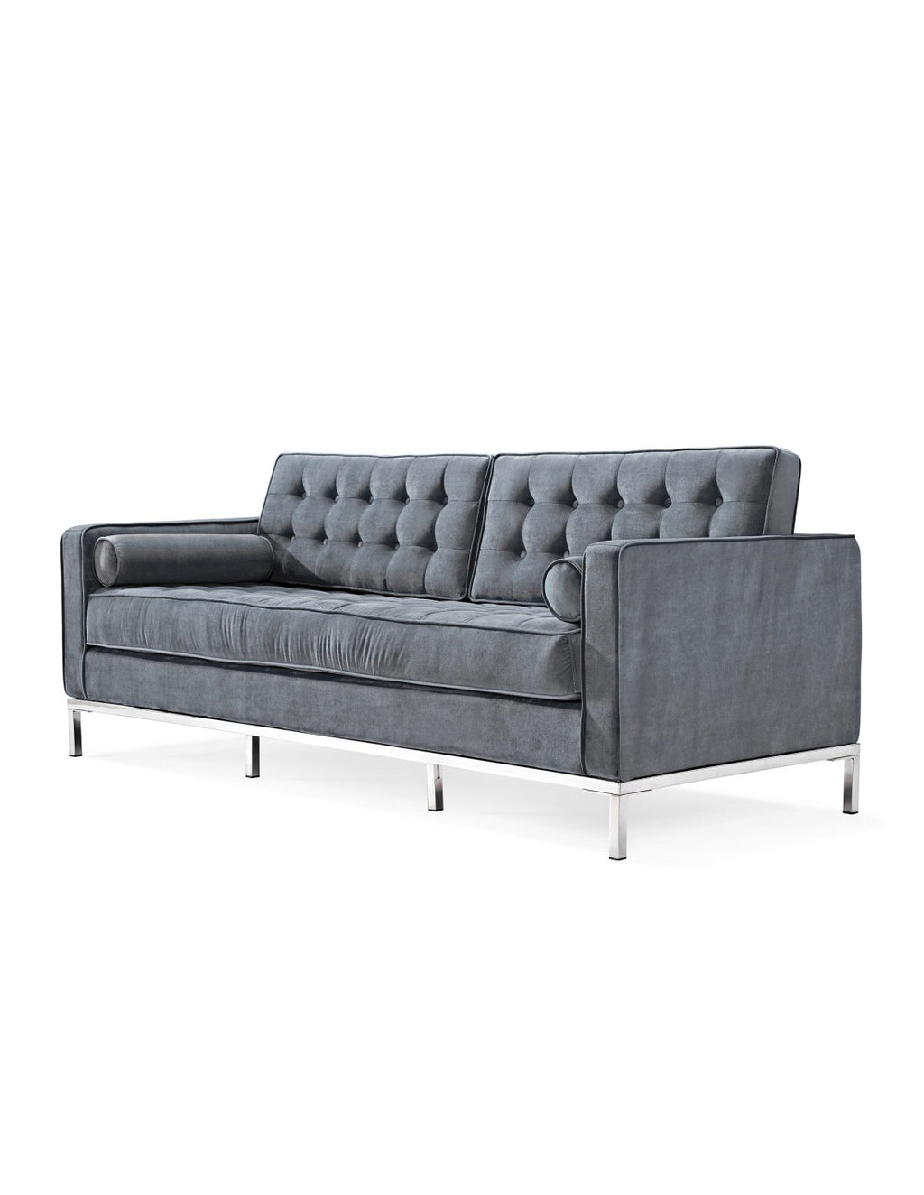 Sofá de 3 en velvet gris, elegante y atemporal, ideal para villas y apartamentos en Torrevieja y Orihuela Costa. Base de acero inoxidable brillo. Disponible en otros colores. 
