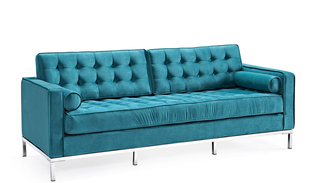 Sofá ARLES 3 plazas en velvet turquesa con base de acero inoxidable brillo, armazón de madera y espuma de alta densidad.
