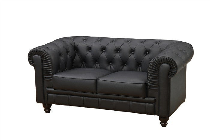 Sofá de dos plazas tapizado en similpiel negra de acabado liso, perfil elegante, dos cojines de asiento integrados y patas oscuras.