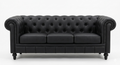 Sofá de tres plazas tapizado en similpiel negra de acabado liso, perfil amplio y elegante, tres cojines de asiento integrados y patas oscuras. Ancho 203 cm