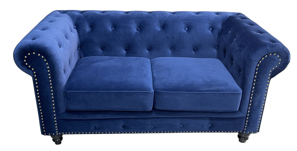 Sofá 2 plazas en velvet azul navy, estructura de madera maciza y espuma de alta densidad