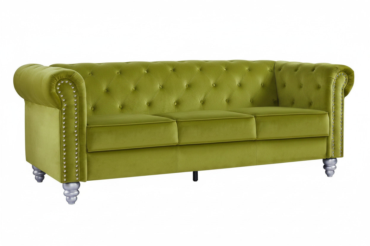 Sofá de diseño de 3 plazas tapizado en terciopelo velvet verde bosque oscuro, con estructura de madera sólida y cojines decorativos incluidos, estilo contemporáneo en Gran Alacant